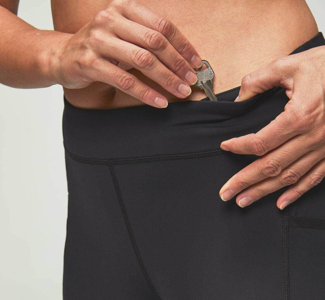 Women's Performance Crop Tight Black